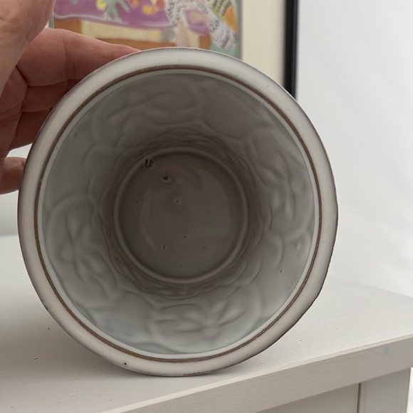 Elegant Floral Embossed Vase - White - Picture 3 of 7